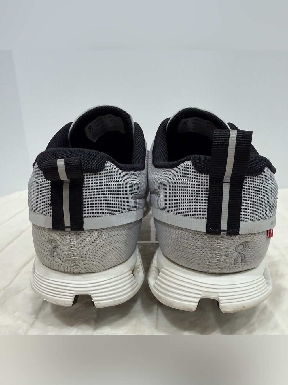 On - Cloud 5 Woman’s Waterproof Sneakers in GLACIER. Excellent Condiiton SZ 10 - Picture 5 of 15
